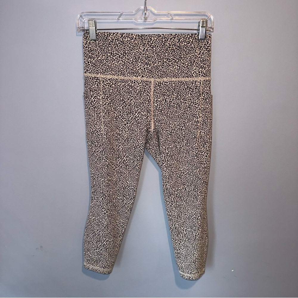 Athleta Salutation Stash II Textured Leggings Black & White - Size Medium Petite